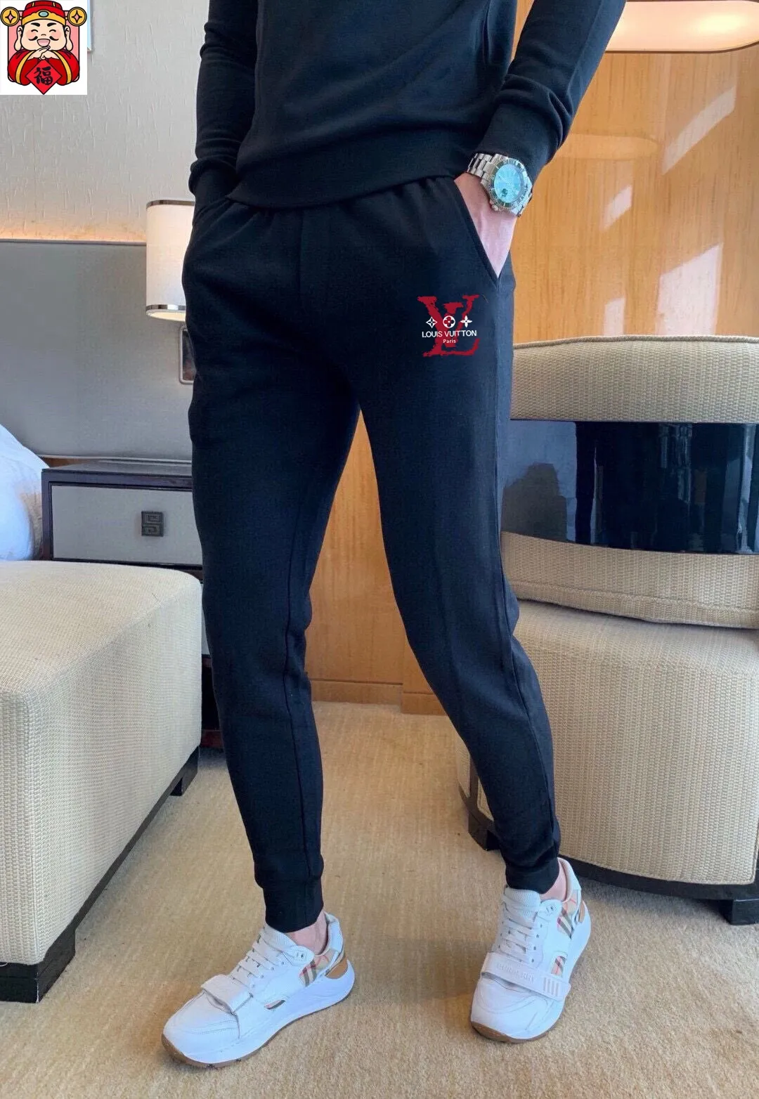 🅿️380 [LV Louis Vuitton] (Fat Man Gospel) hot-selling suit is coming. Focus on the original version of the official website. 2025 new hot-selling sweatshirt suit. The original order is hard to buy🇭🇰. It is the meticulous work of top designers for a fitting and perfect upper body effect. All-natural high-quality Roman cotton 100%, close-fitting comfort, noble and elegant! Original hardware embodies elegance and nobility! Counter size: M-5XL (maximum wear up to 220 pounds)